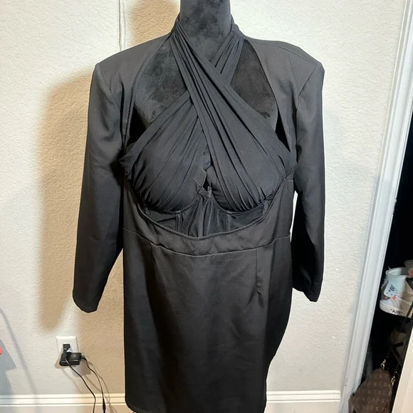 Pretty Little Thing Black Crisscross Cutout Bodycon Dress - Picture 2 of 3